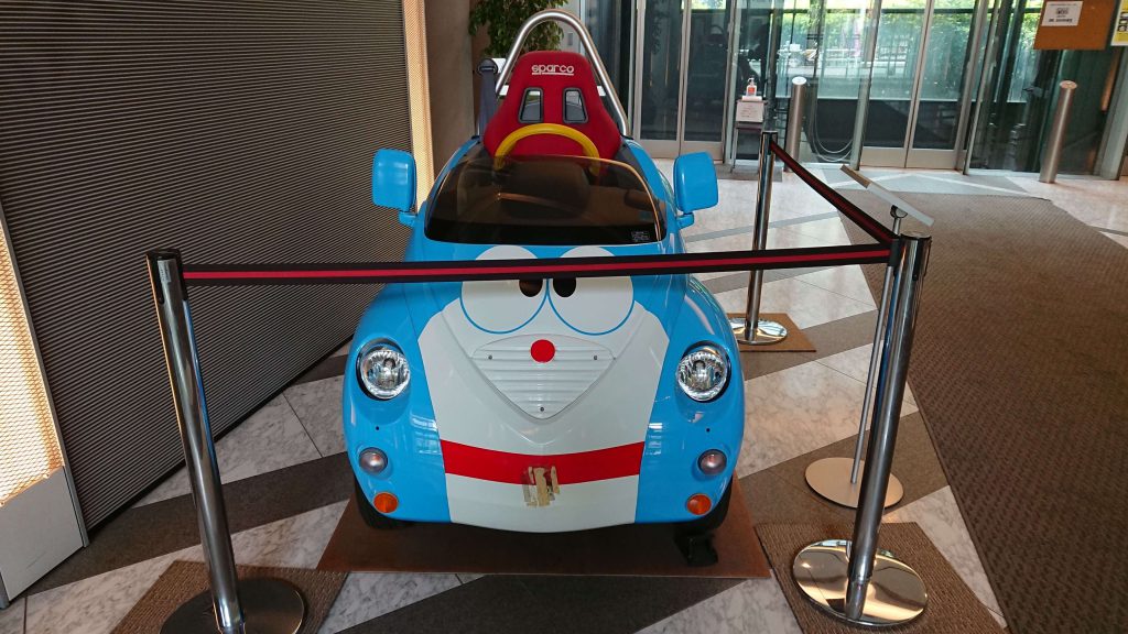 電気自動車に変身したドラえもん